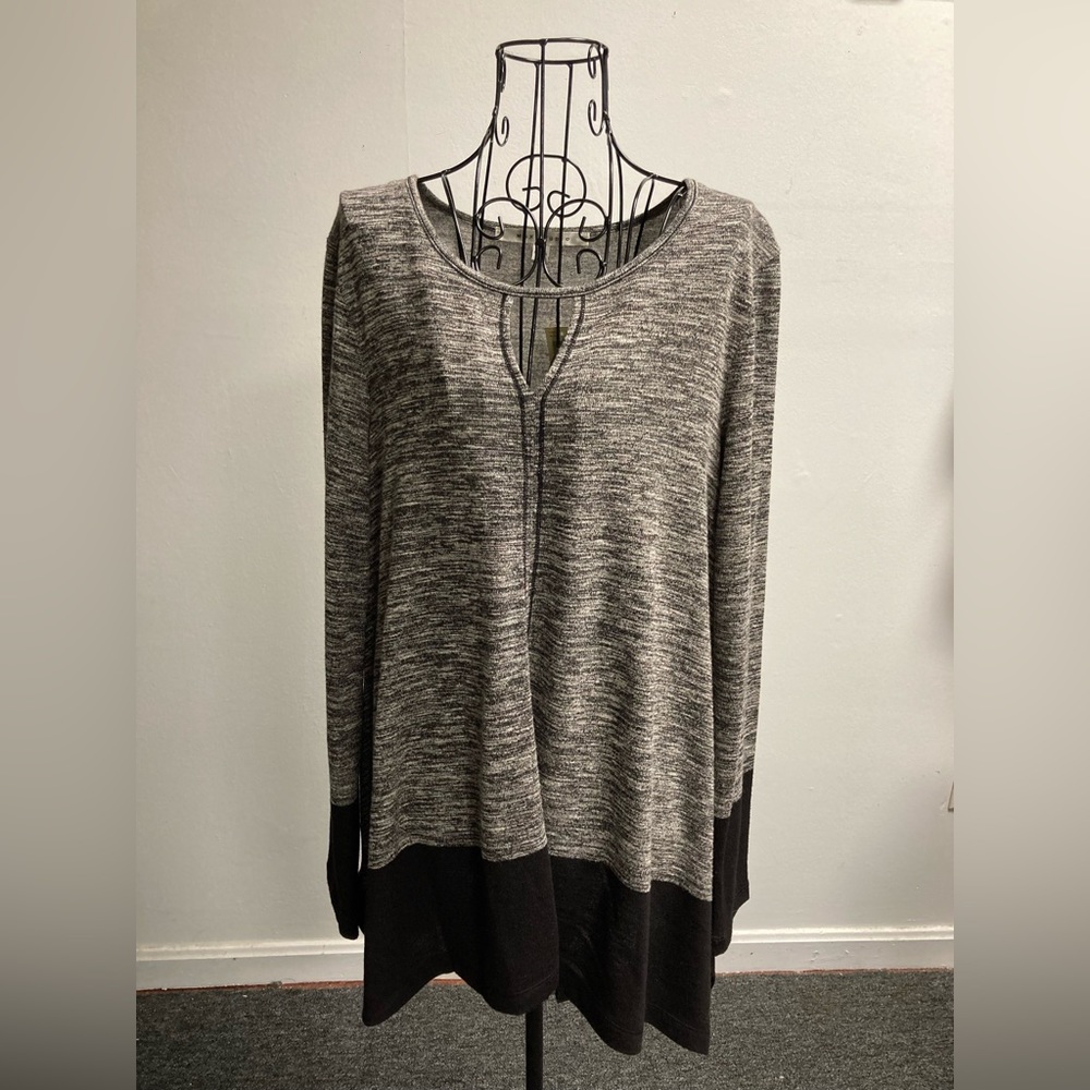 $8 LAST CALL BEFORE DONATING Max Studio black/white Top retails for $98 NWT